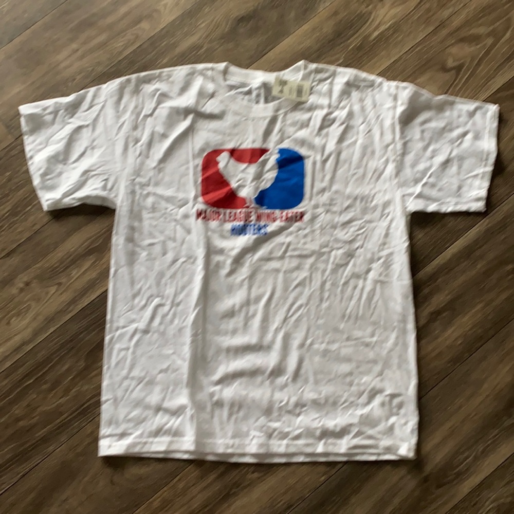 Hooters men’s T-shirt